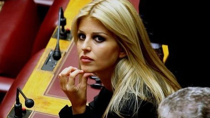 Έλενα Ράπτη: Βλέπω, με ανησυχία, τη συζήτηση για να φύγει το μάθημα των θρησκευτικών